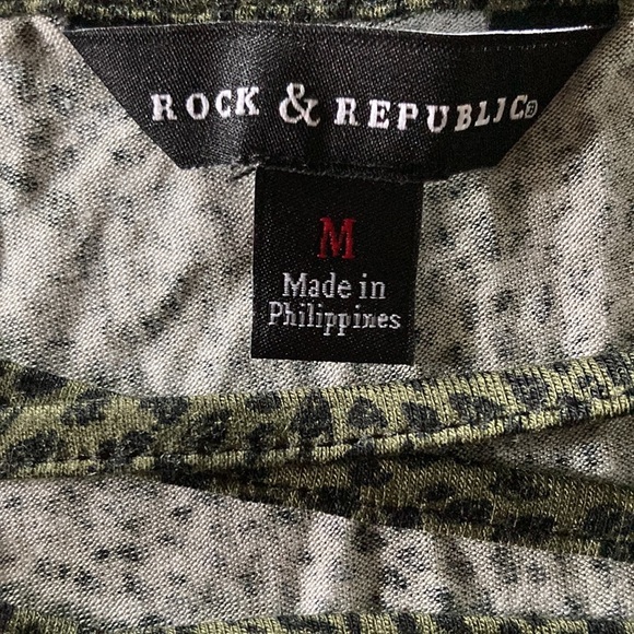 Size Medium M Rock & Republic shirt army green and black print - Picture 3 of 5